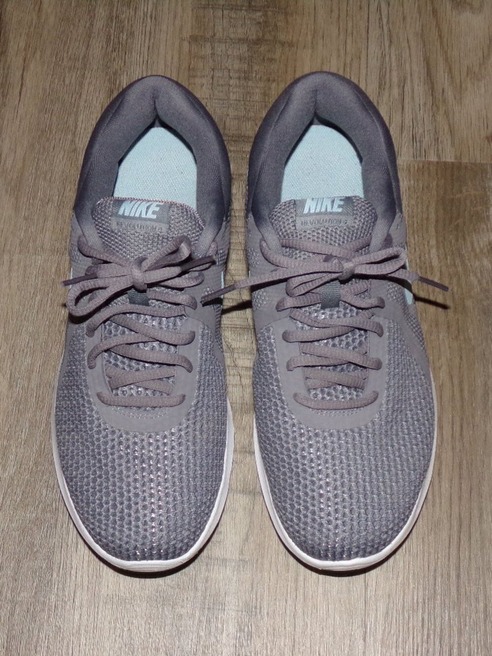 WOMENS NIKE REVOLUTION 4 SNEAKERS SZ 10.5 WIDE